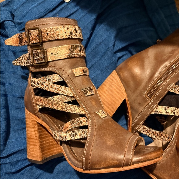 Freebird Brown and Tan Strappy Ankle Boots size 8 great shape - Picture 5 of 10